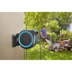 Wandslangenbox RollUp - M/L - 25m - Blauw - Gardena -Goedkope Groen Tuin Geluk Winkel wandslangenbox rollup m l 25m blauw gardena 6 7